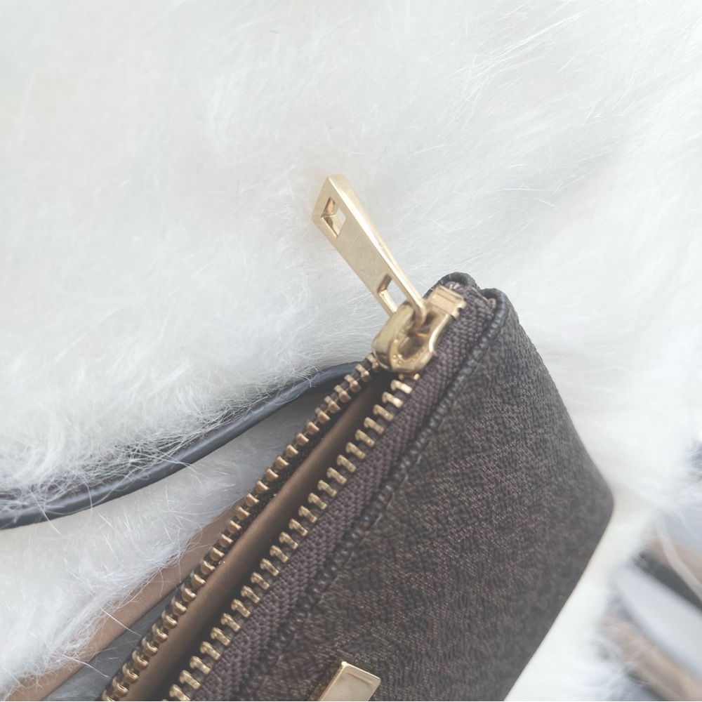 m i c h a e l k o r s - Picture 4 of 5